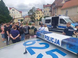 Policjanci edukowali uczniów na temat bezpieczeństwa w ruchu drogowym