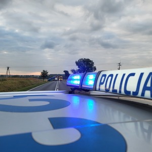 Śmiertelny wypadek na DK94. Policjanci apelują o czujność i rozwagę na drodze.