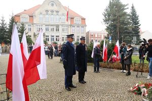 Policjanci dbali o bezpieczeństwo uczestników bolesławieckich uroczystości z okazji 106. rocznicy odzyskania przez Polskę NIEPODLEGŁOŚCI