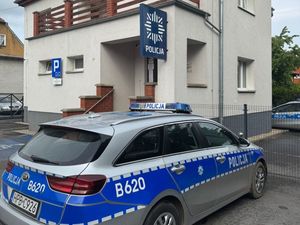 Policjanci zatrzymali sprawcę przemocy domowej. Usłyszał zarzut oraz dostał zakaz kontaktowania się i zbliżania do ofiar