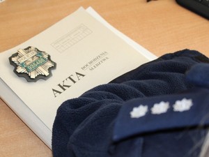 Zatrzymany 20-latek z Bolesławca podejrzany o serię oszustw, przywłaszczał przesyłki kurierskie o wartości blisko 70 tysięcy złotych