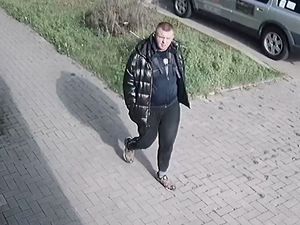 Poznajesz mężczyznę widocznego na zdjęciach? Ukradł rower o wartości 2500 złotych