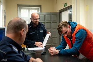 Aktualności #DzielnicaBEZstrachu - #SuperDzielnicowy 2025 na niebieskim ekranie