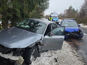 26 zdarzeń drogowych ciągu 3 ostatnich dni. Zima nie odpuszcza – nadal ślisko na drogach