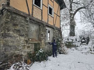 Utrzymujące się mrozy zagrażają życiu – bolesławieccy policjanci apelują o szczególną wrażliwość i reagowanie