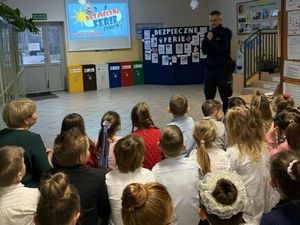 Bezpieczne ferie zimowe – spotkania dzielnicowych z dziećmi i młodzieżą