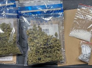 Narkotyki w bagażniku i kieszeni, zatrzymany 51-latek