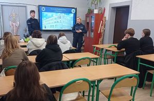 Policja zaprasza maturzystów w swoje szeregi – spotkania informacyjne w szkołach średnich