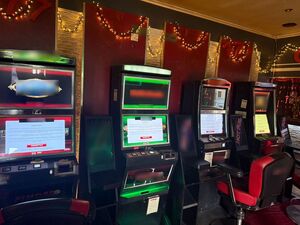 Policja i KAS zlikwidowały nielegalny punkt z automatami do gier w Bolesławcu