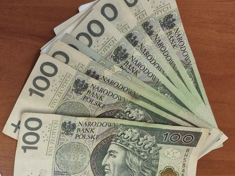 Policja z Nowogrodźca wyjaśniła kradzież w pociągu